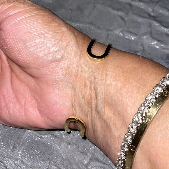 Preloved Fendi O’Lock bracelet pristine condition size M 6.5/7” gold color. - Picture 6 of 9